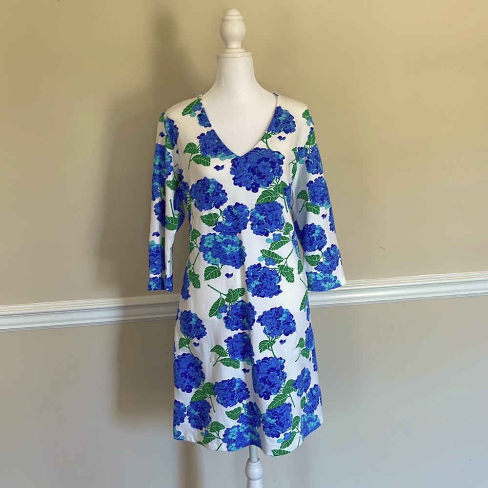 White 3/4 sleeve dress with blue hydrangeas